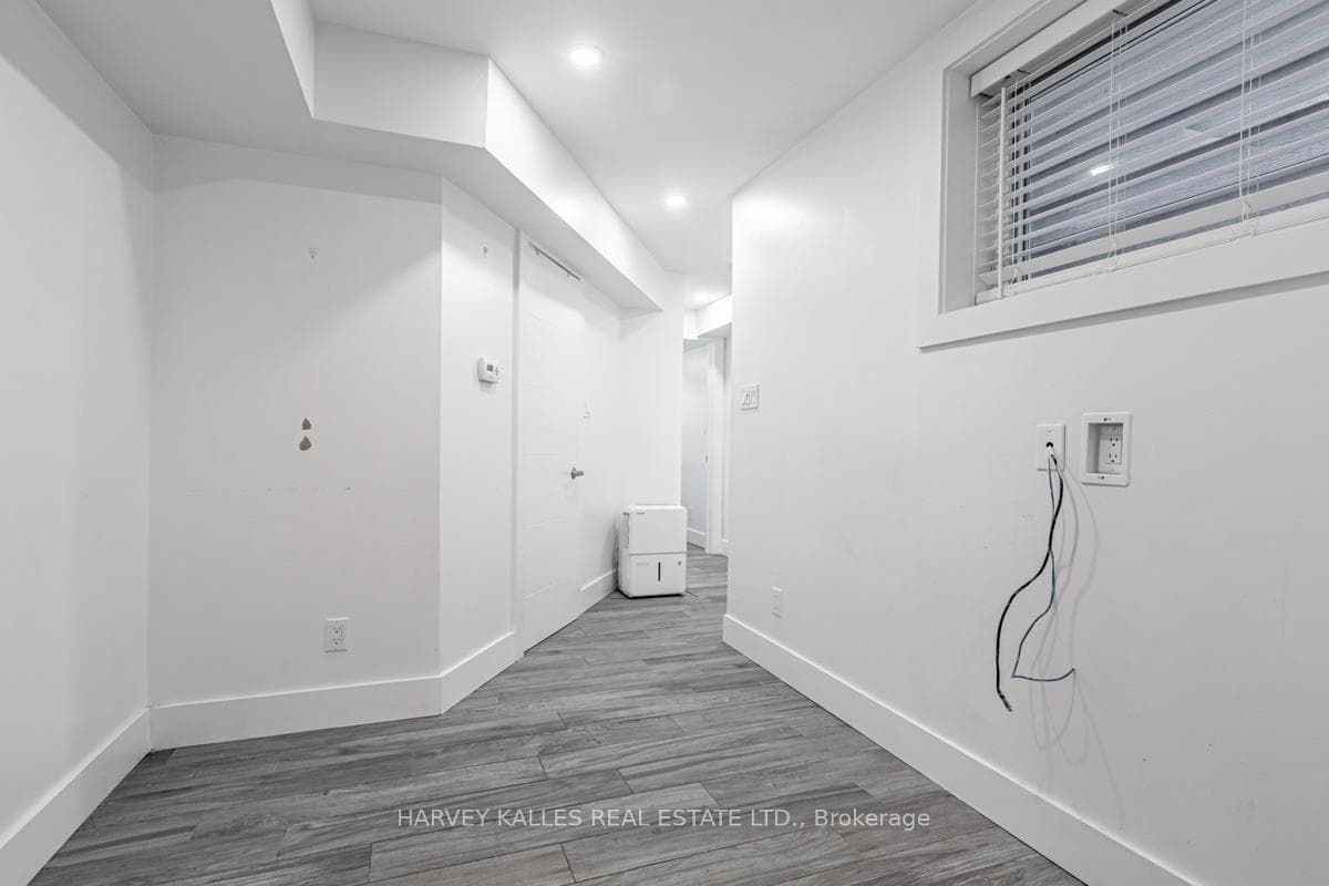 160 Lansdowne Avenue Unit 4 photo 5