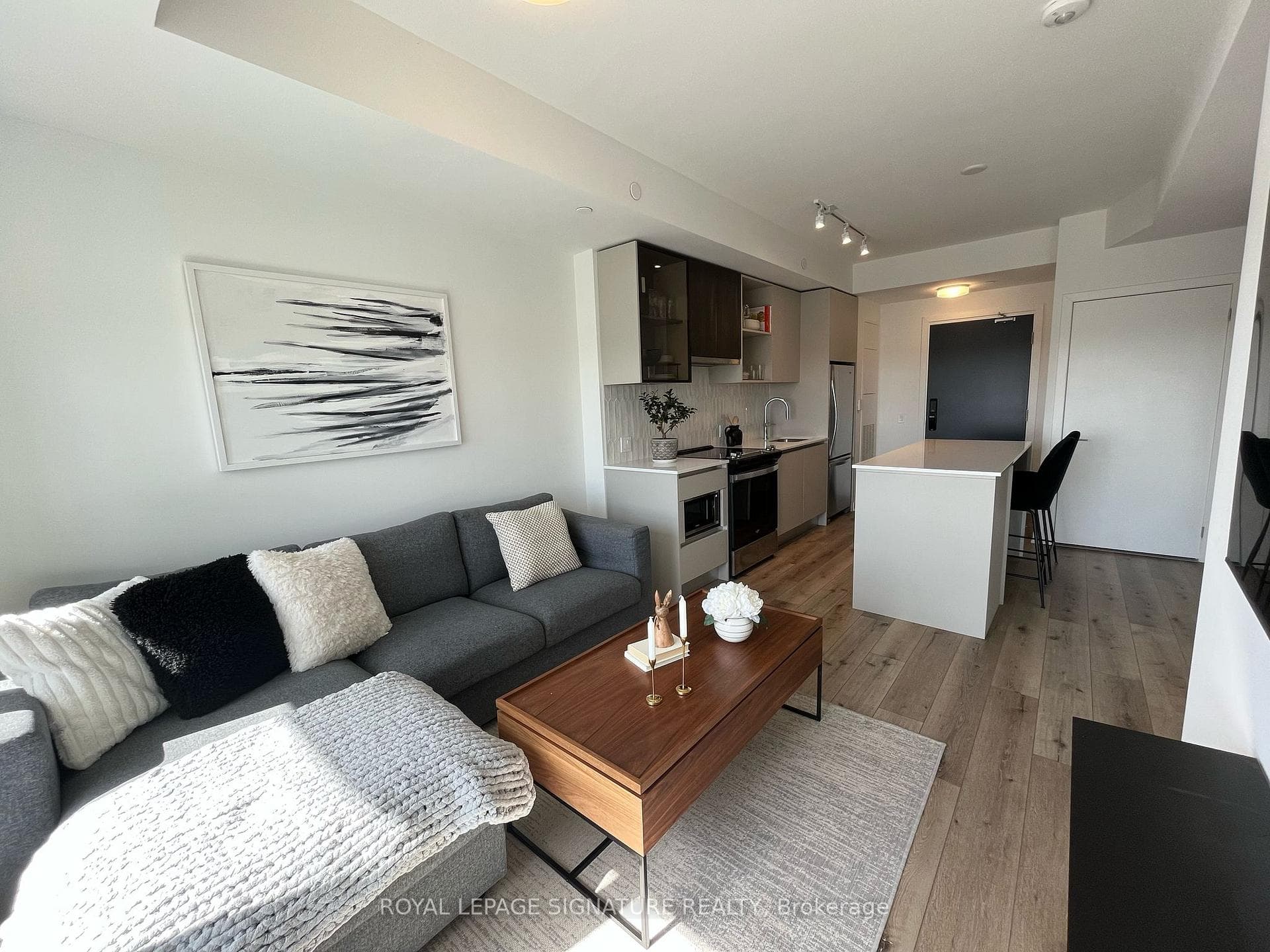 405 Dundas Street Unit 429 photo 6