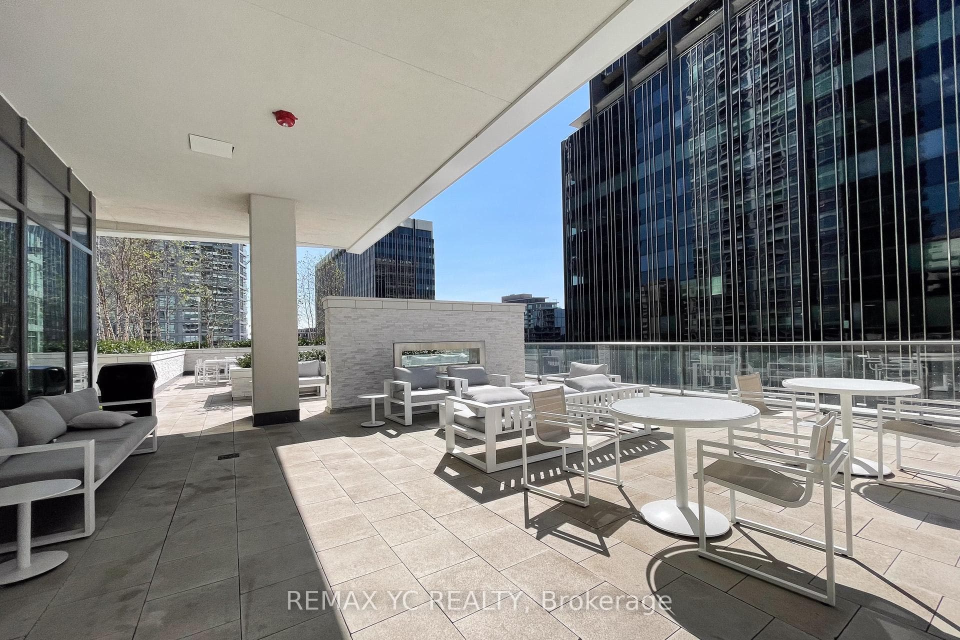 2221 Yonge Street Unit 1111 photo 22