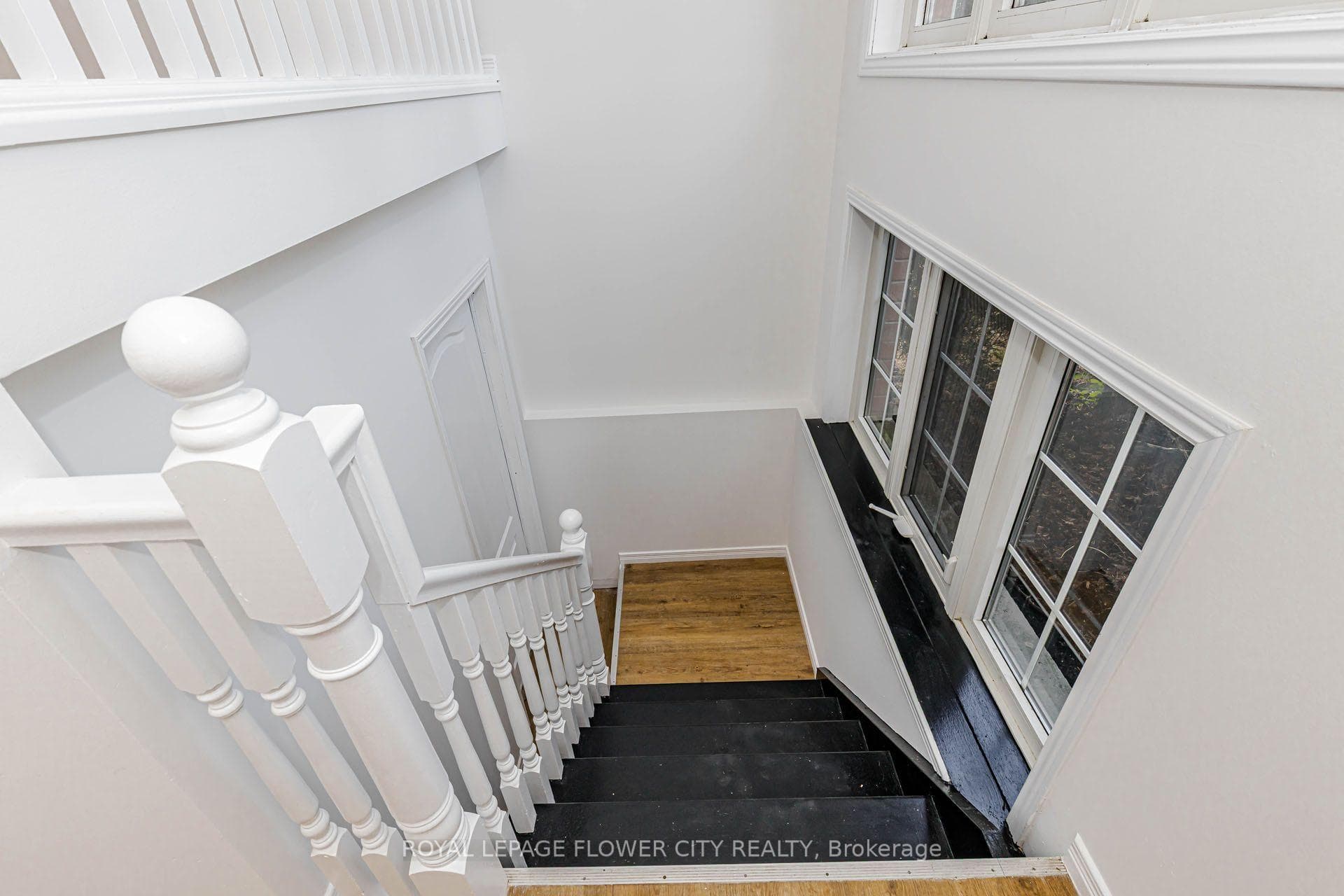 47 QUEENSWAY Drive photo 38