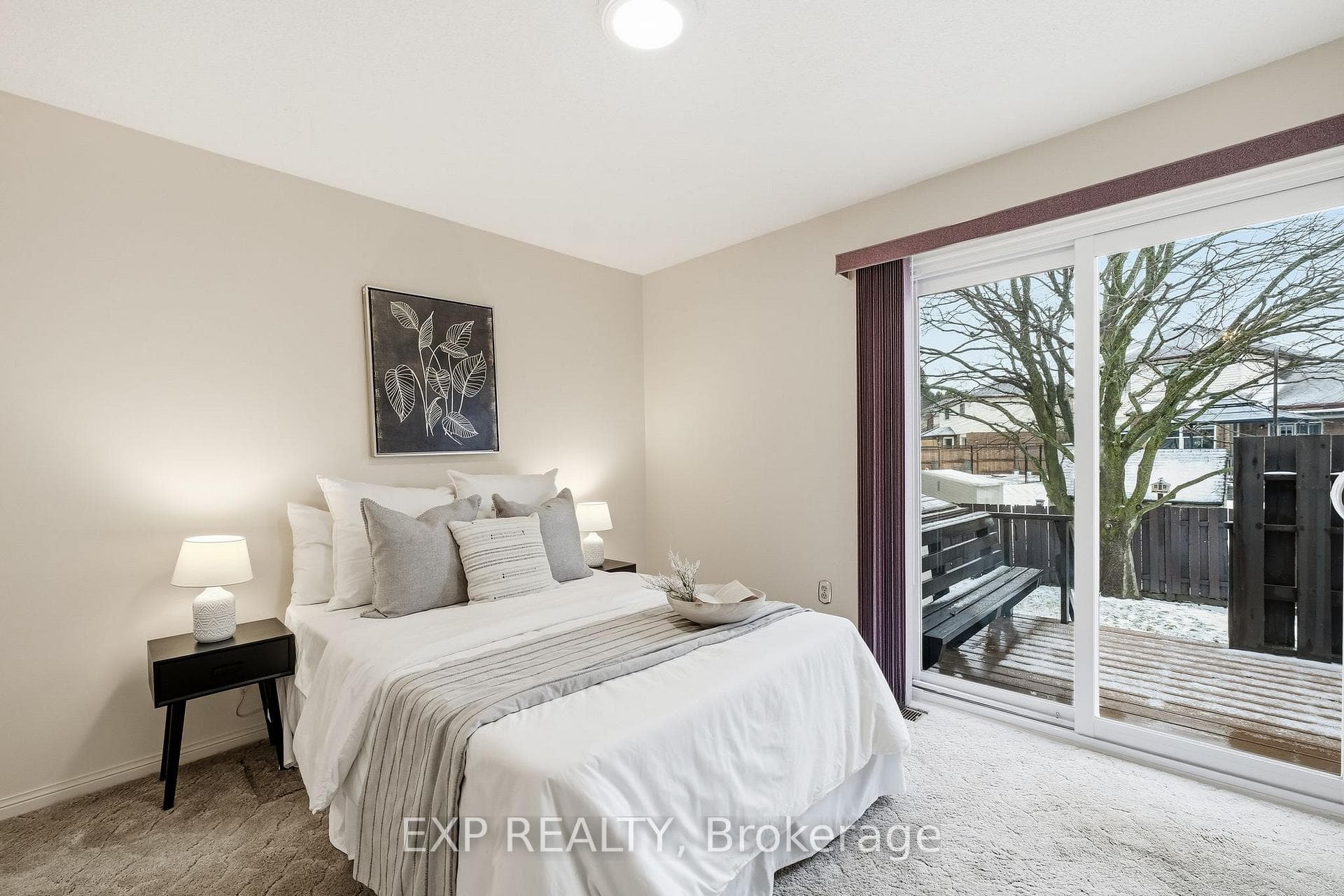 557 Daintry Crescent photo 17