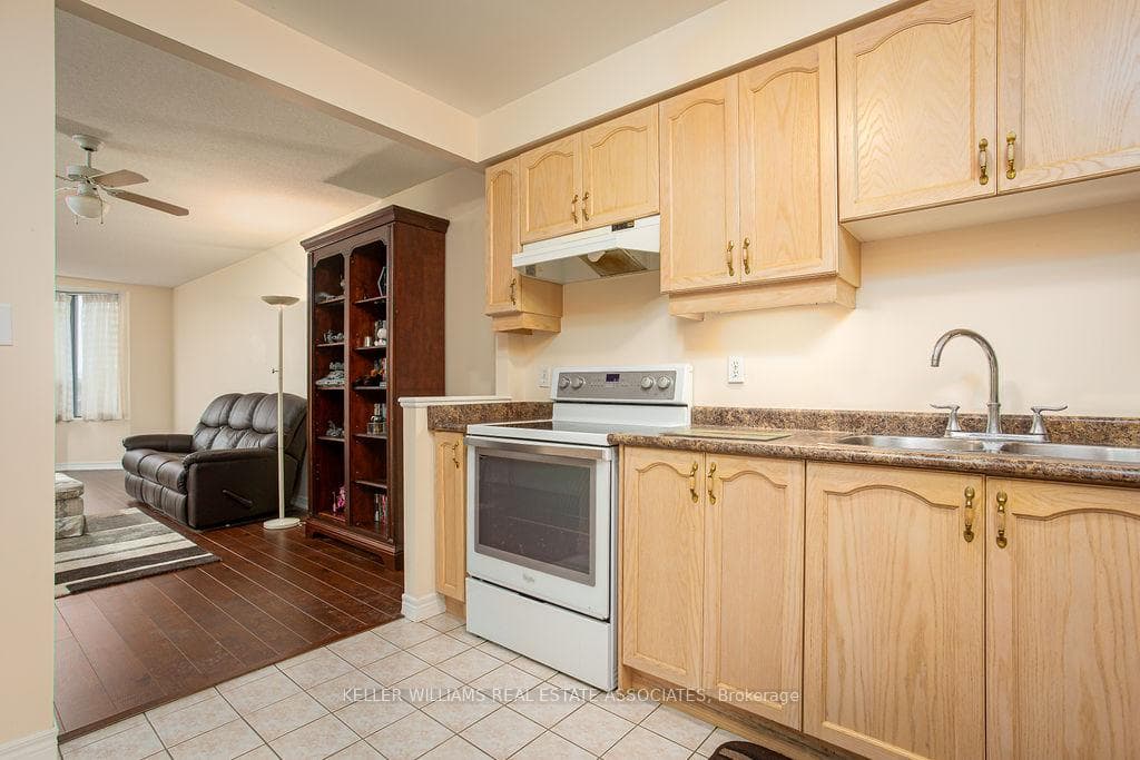 5 Ogilvie Street Unit 407 photo 8