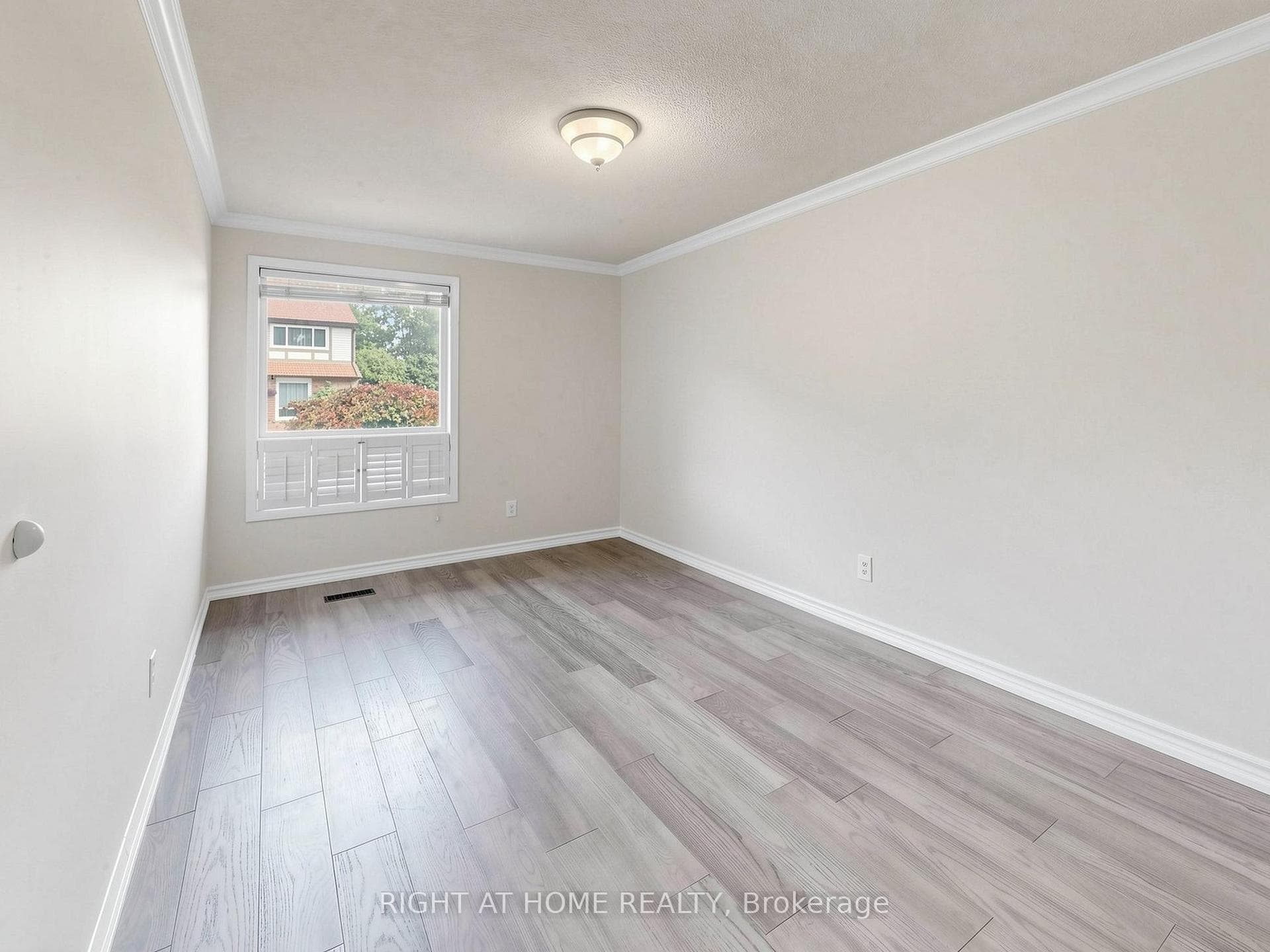 1580 Lancaster Drive Unit 2 photo 6