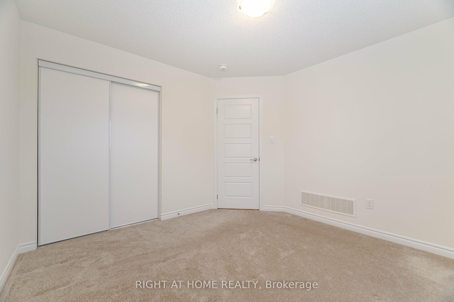 908 Sumac Gardens photo 33