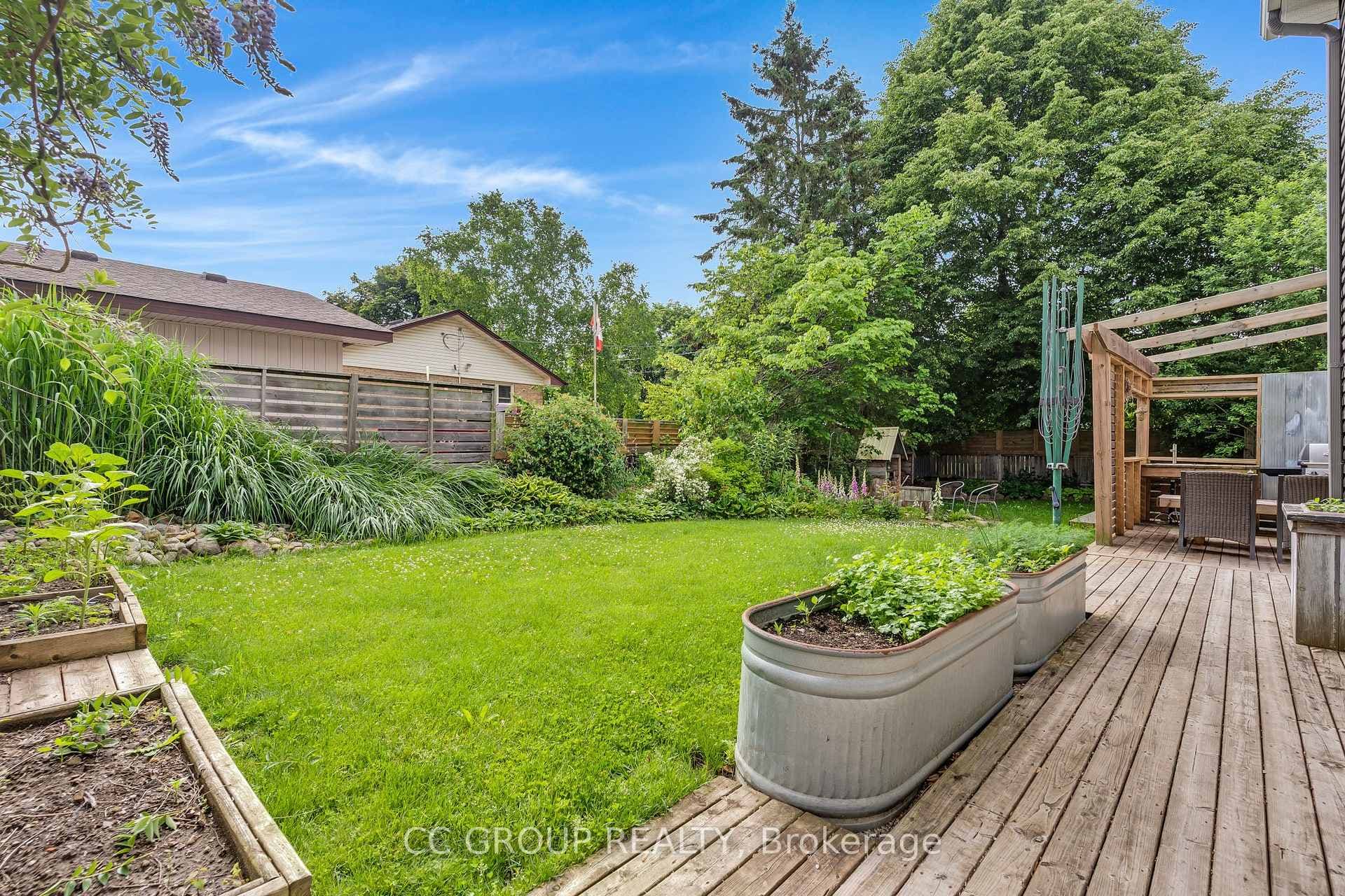 542 Huron Street photo 39