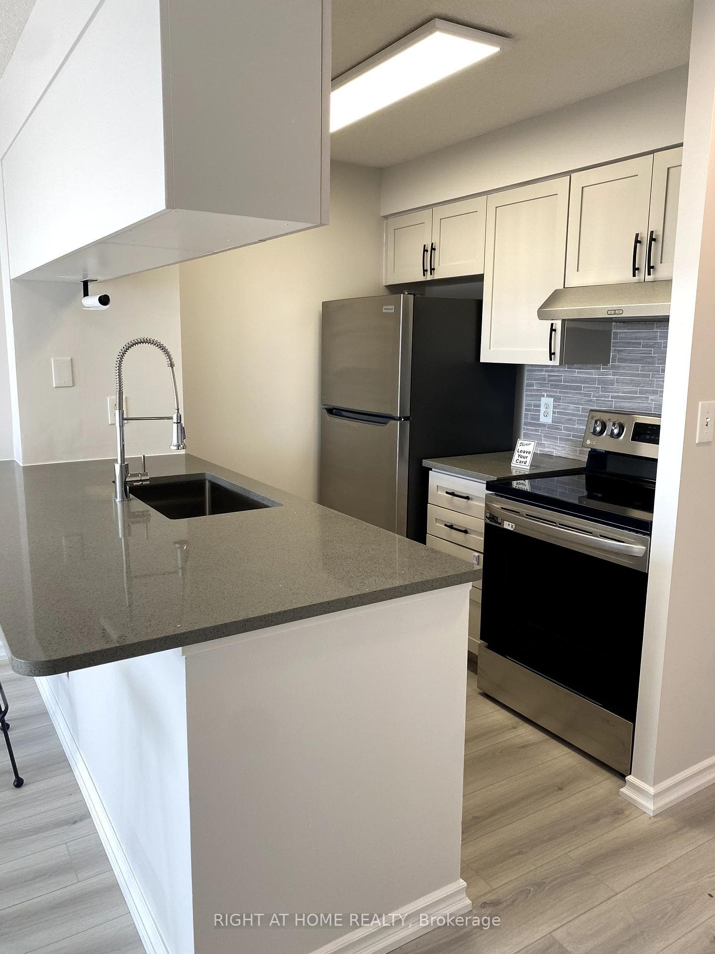 1625 Pickering Parkway Unit 909 photo 4