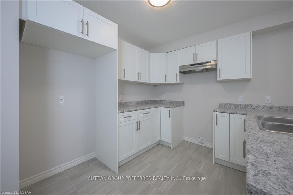 359 KENNINGTON Way photo 12