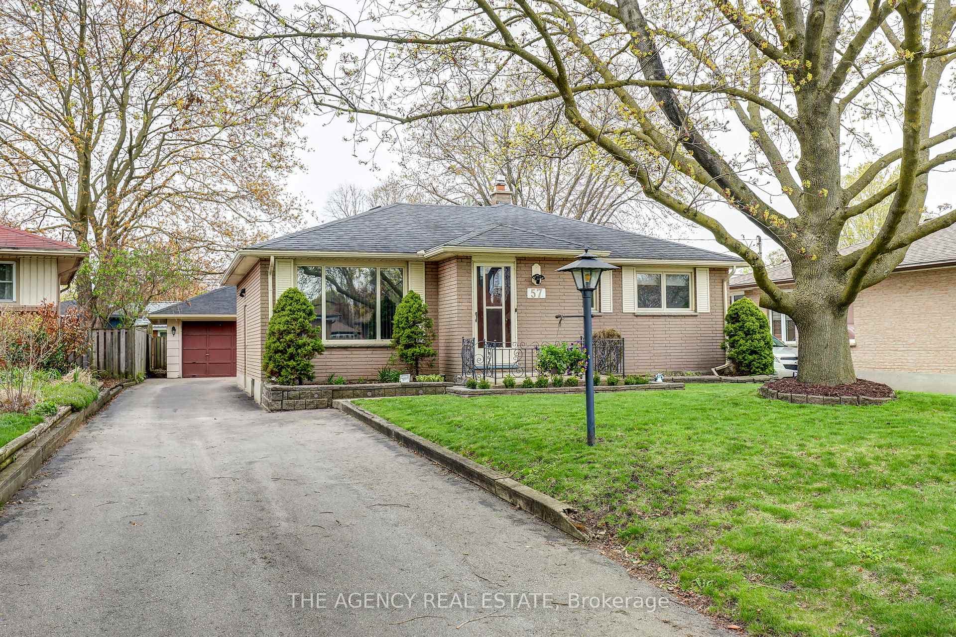 57 Laurentian Drive photo 4