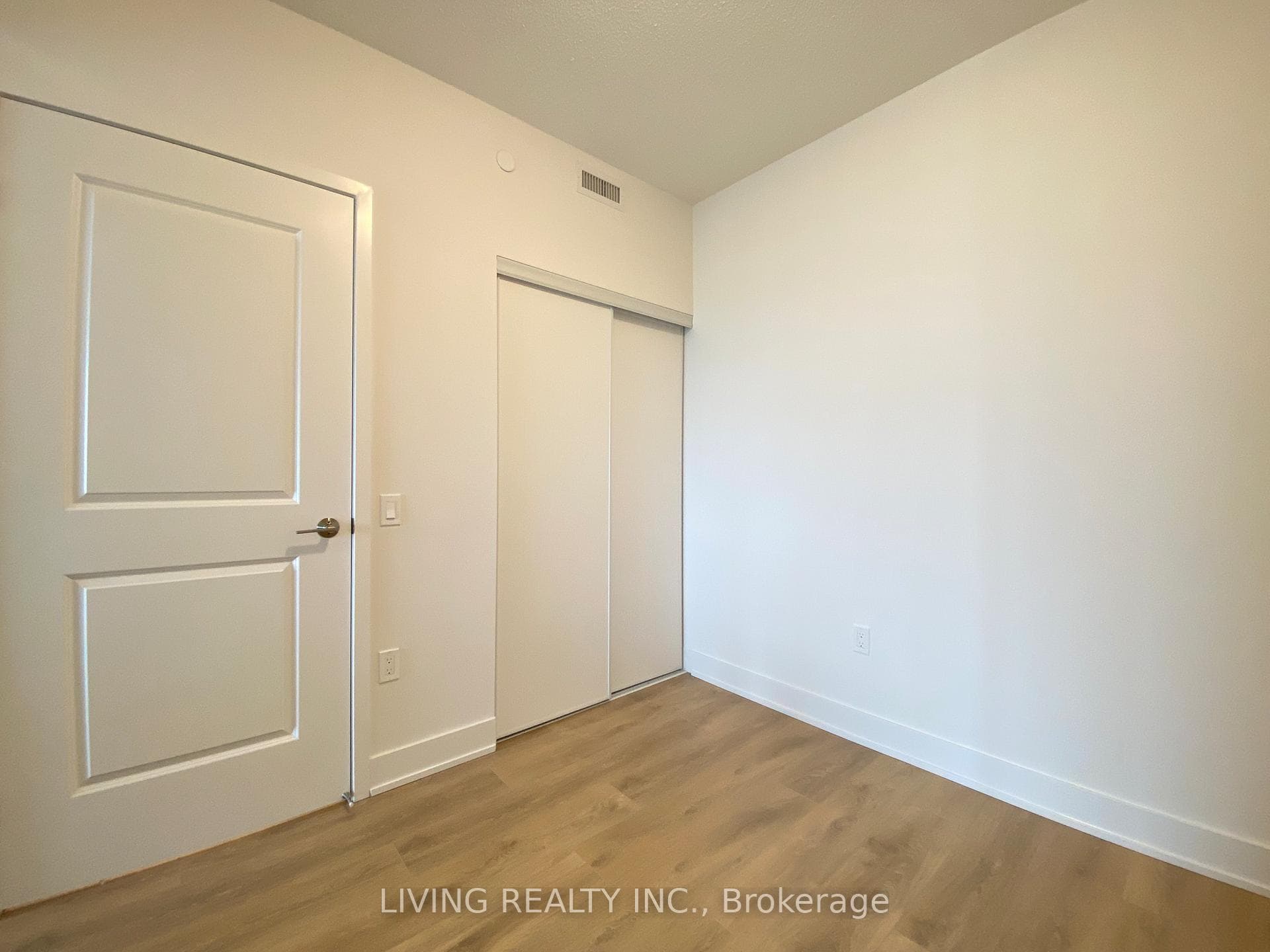 202 Burnhamthorpe Street Unit 1301 photo 24