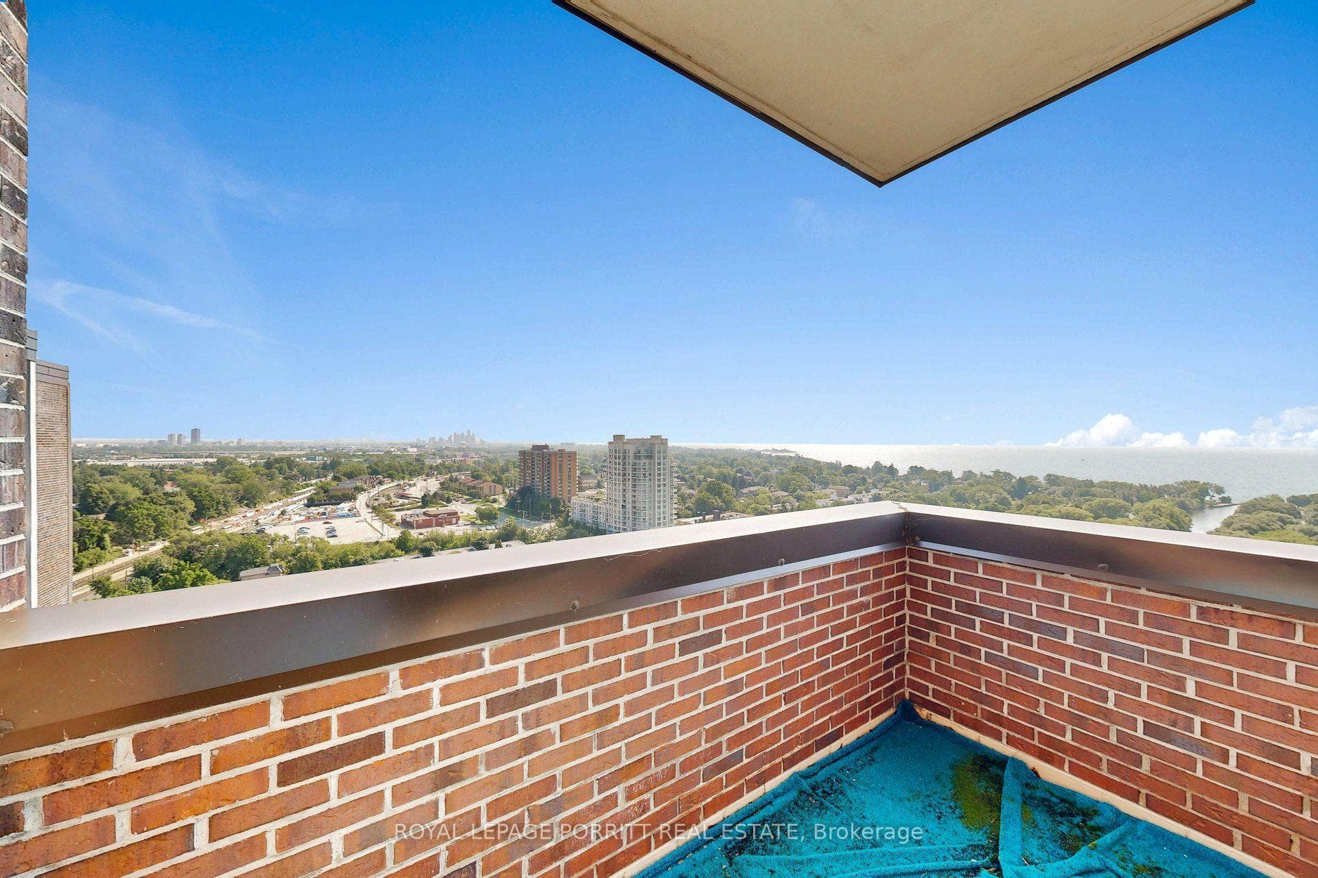 1535 Lakeshore Road Unit PH01 photo 36