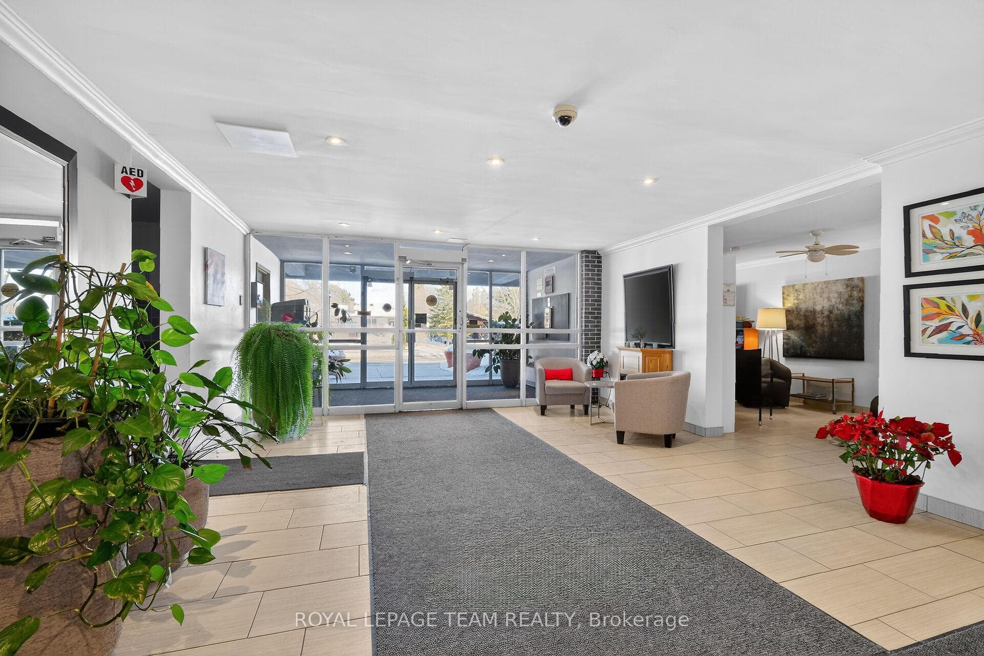 2400 Virginia Dr Drive Unit 403 photo 36