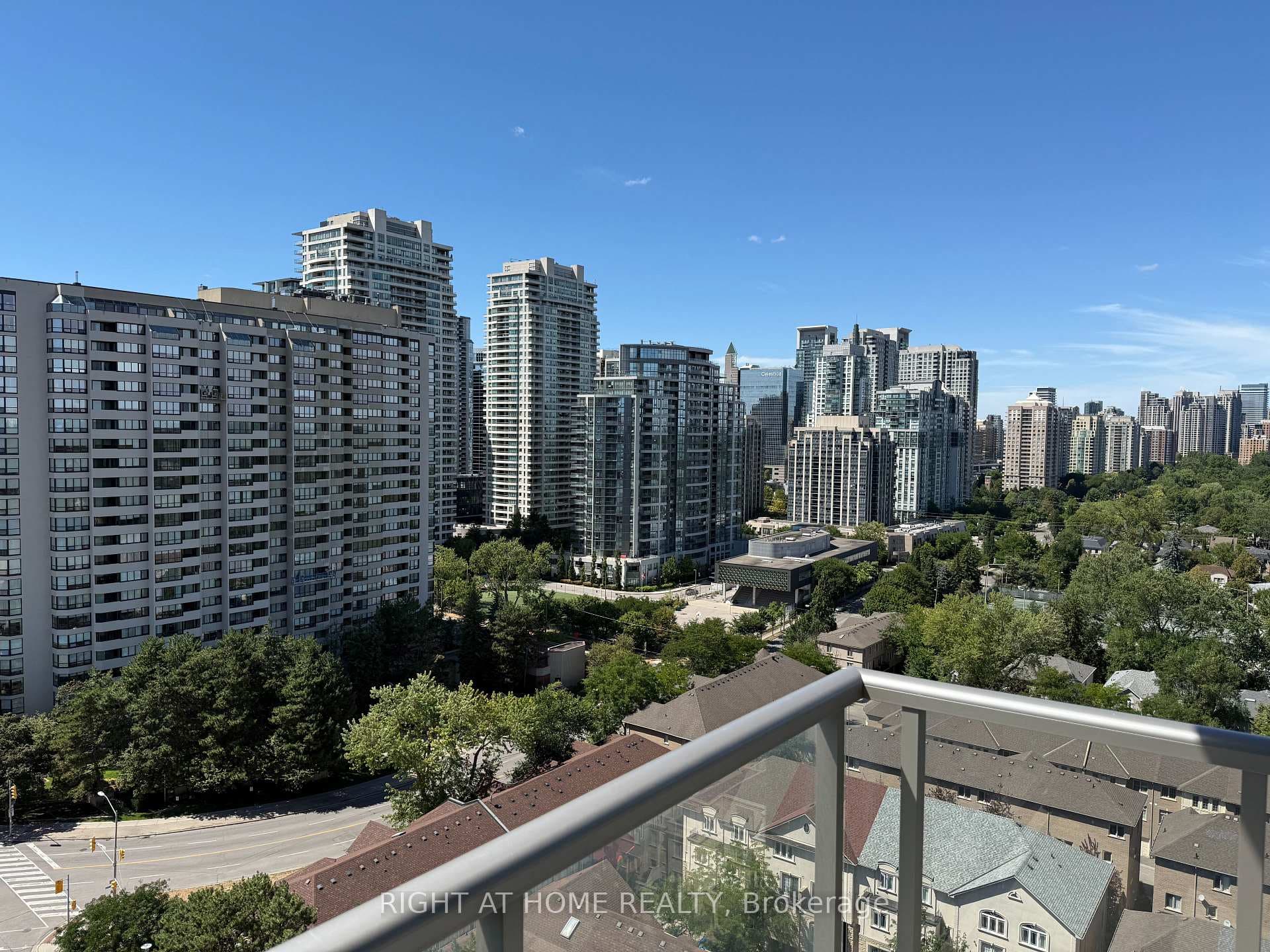 88 Sheppard Avenue Unit 1807 photo 7