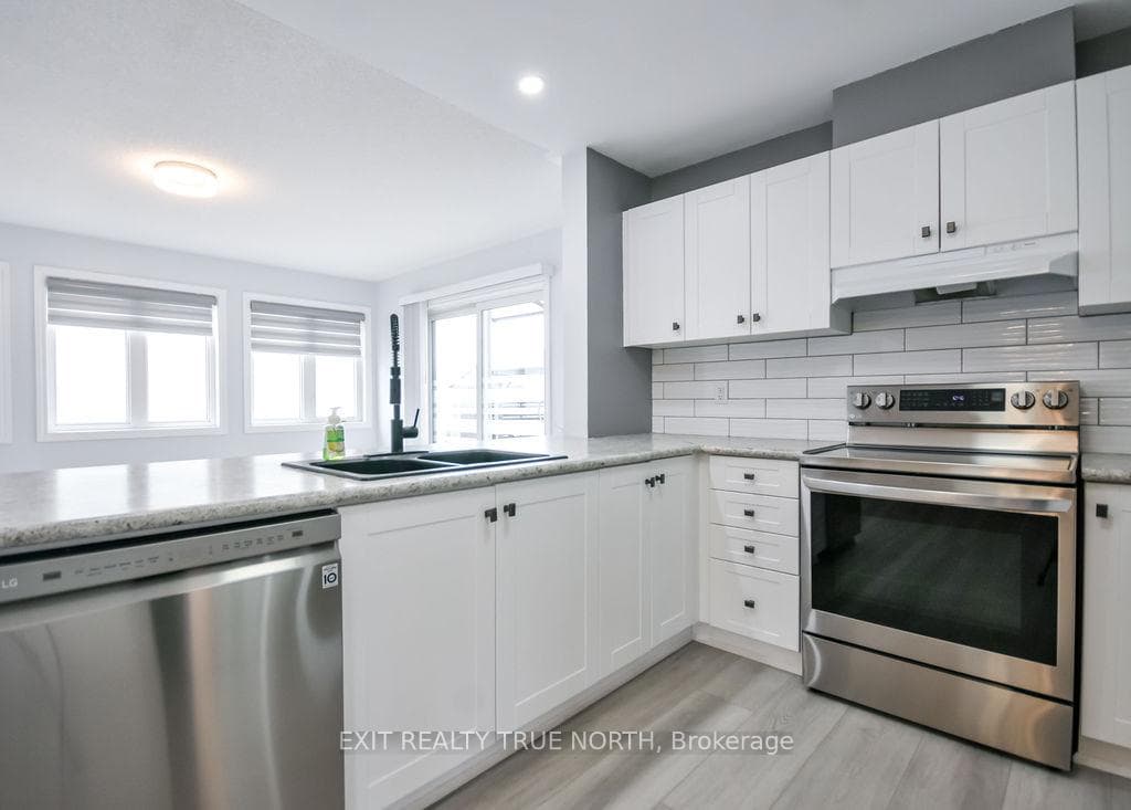 8 Sinclair Crescent photo 12
