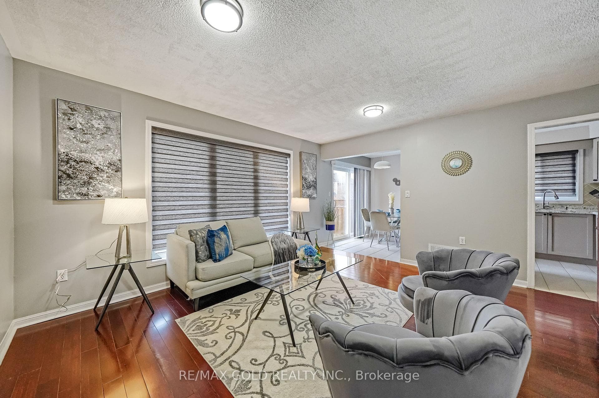 48 Frontenac Crescent photo 8