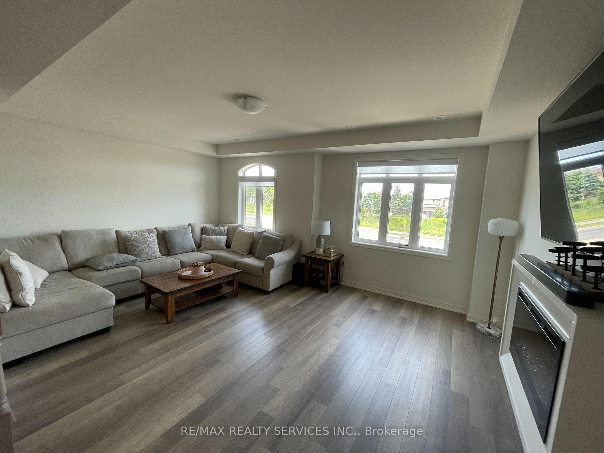 471 Dundas Street photo 9