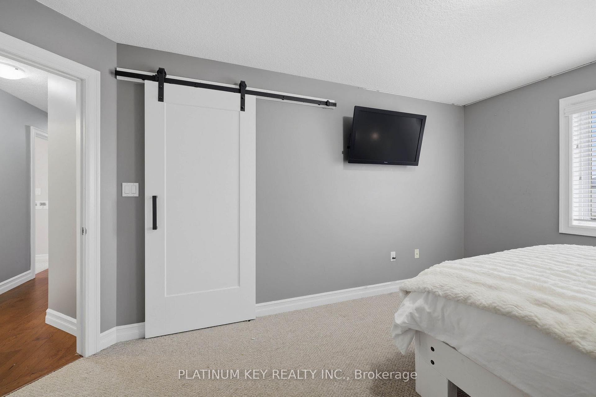 979 Moy Crescent photo 30