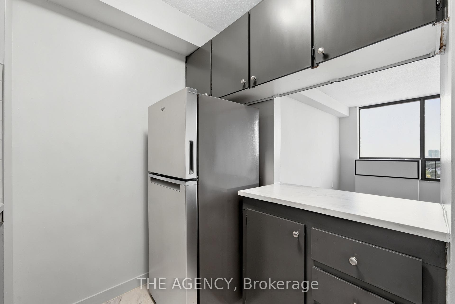2360 Dundas Street Unit 1613B photo 9