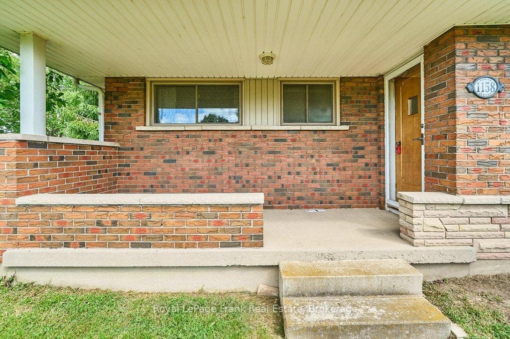 1158 Lisgar Avenue photo 4