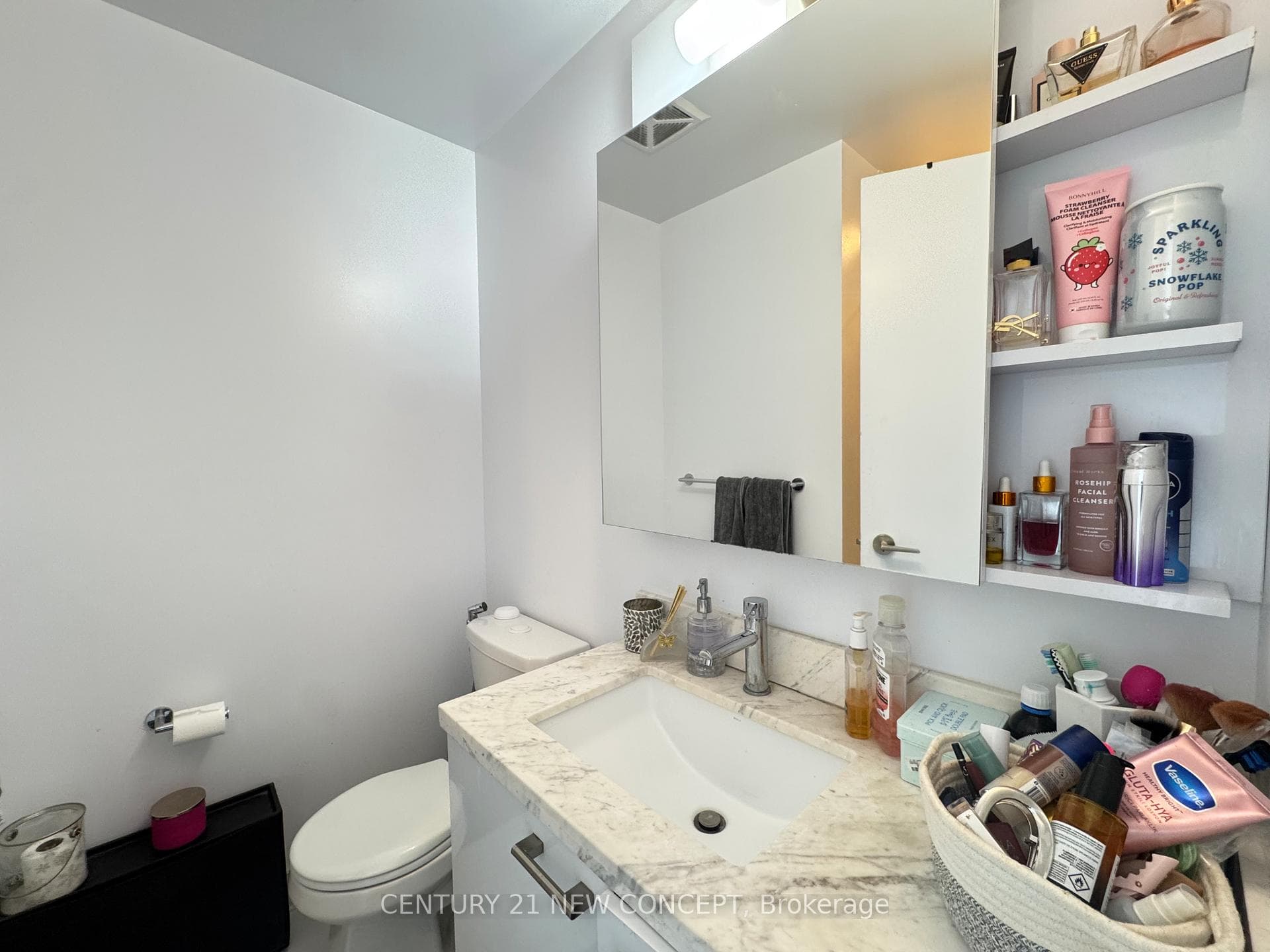2221 Yonge Street Unit 4206 photo 9