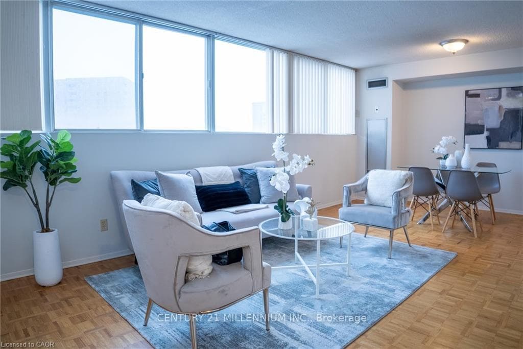 3700 Kaneff Crescent Unit 1103 photo 3
