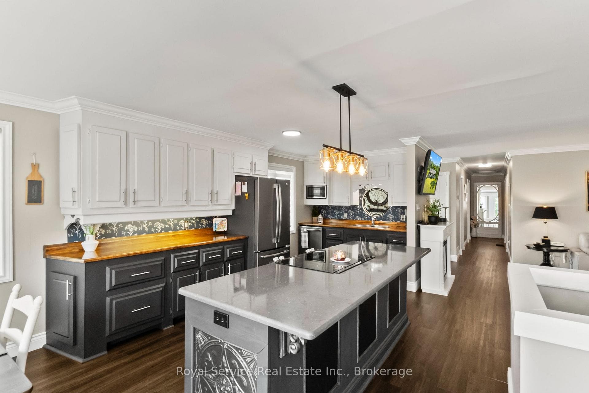 876 Hutchison Drive photo 9