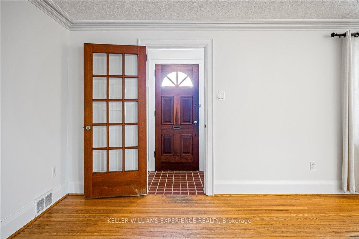 96 Drury Lane photo 10