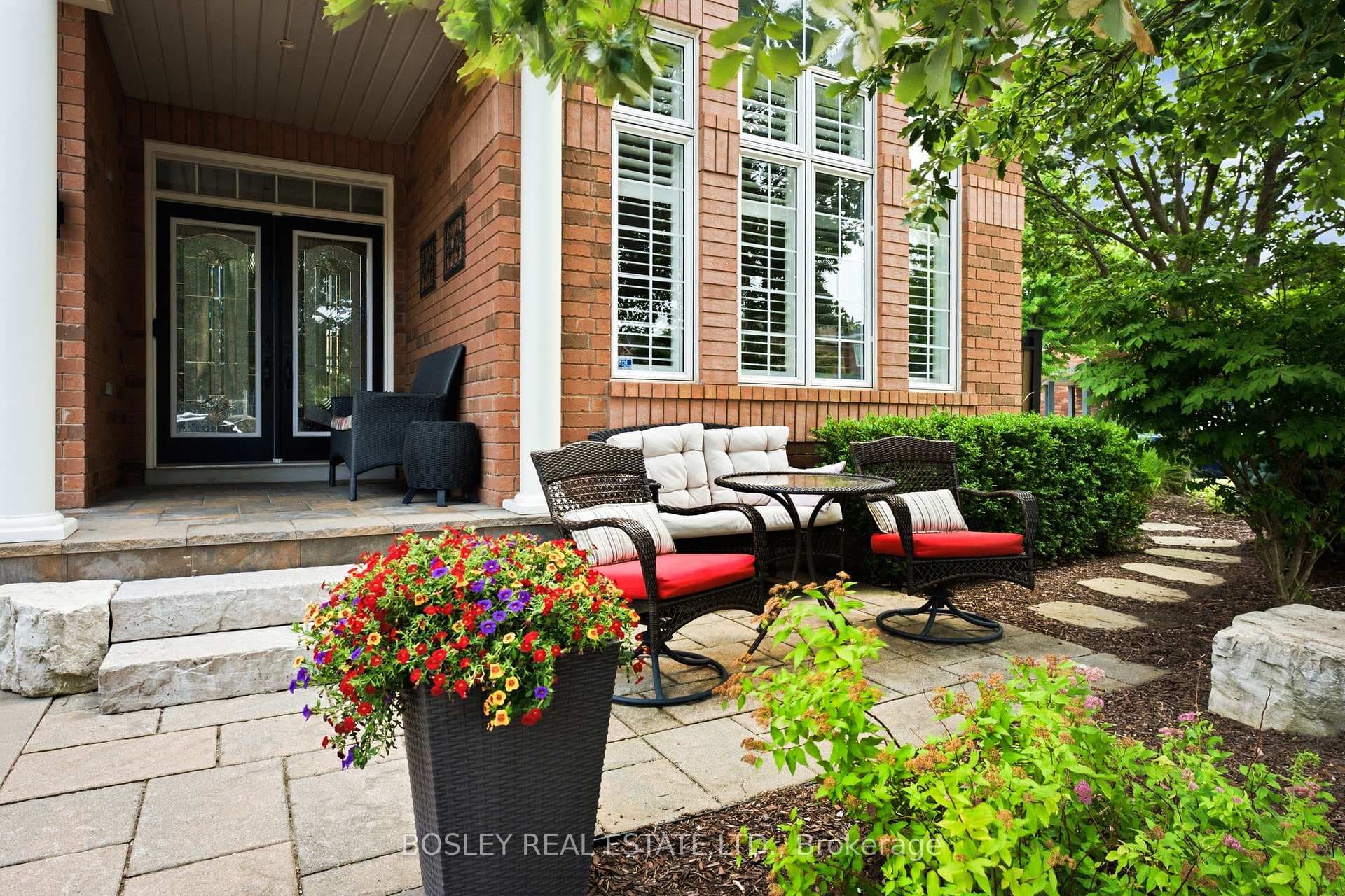 2160 Highcliffe Way photo 1