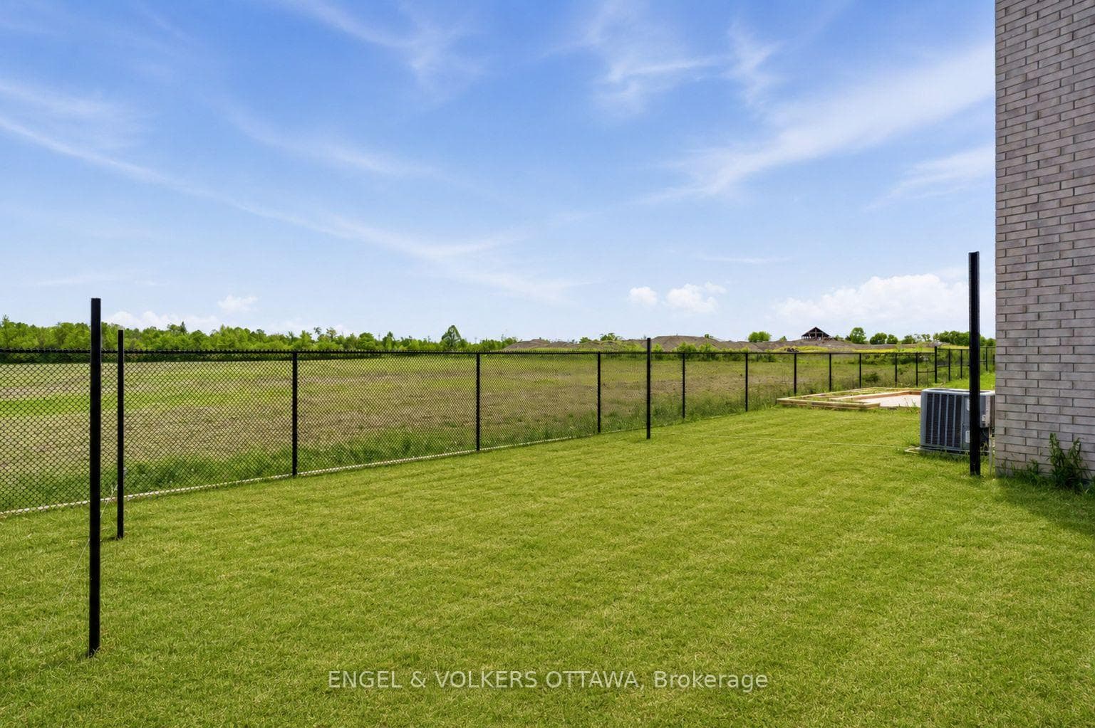 256 Shuttleworth Drive photo 43