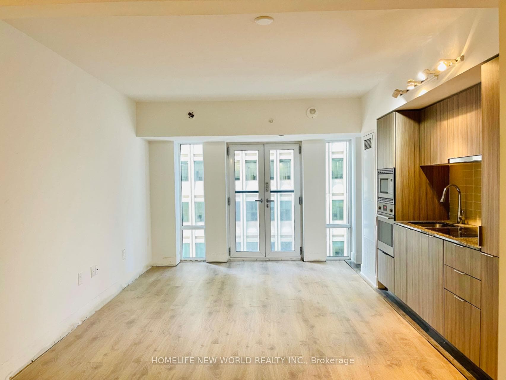 955 Bay Street Unit 814 photo 10