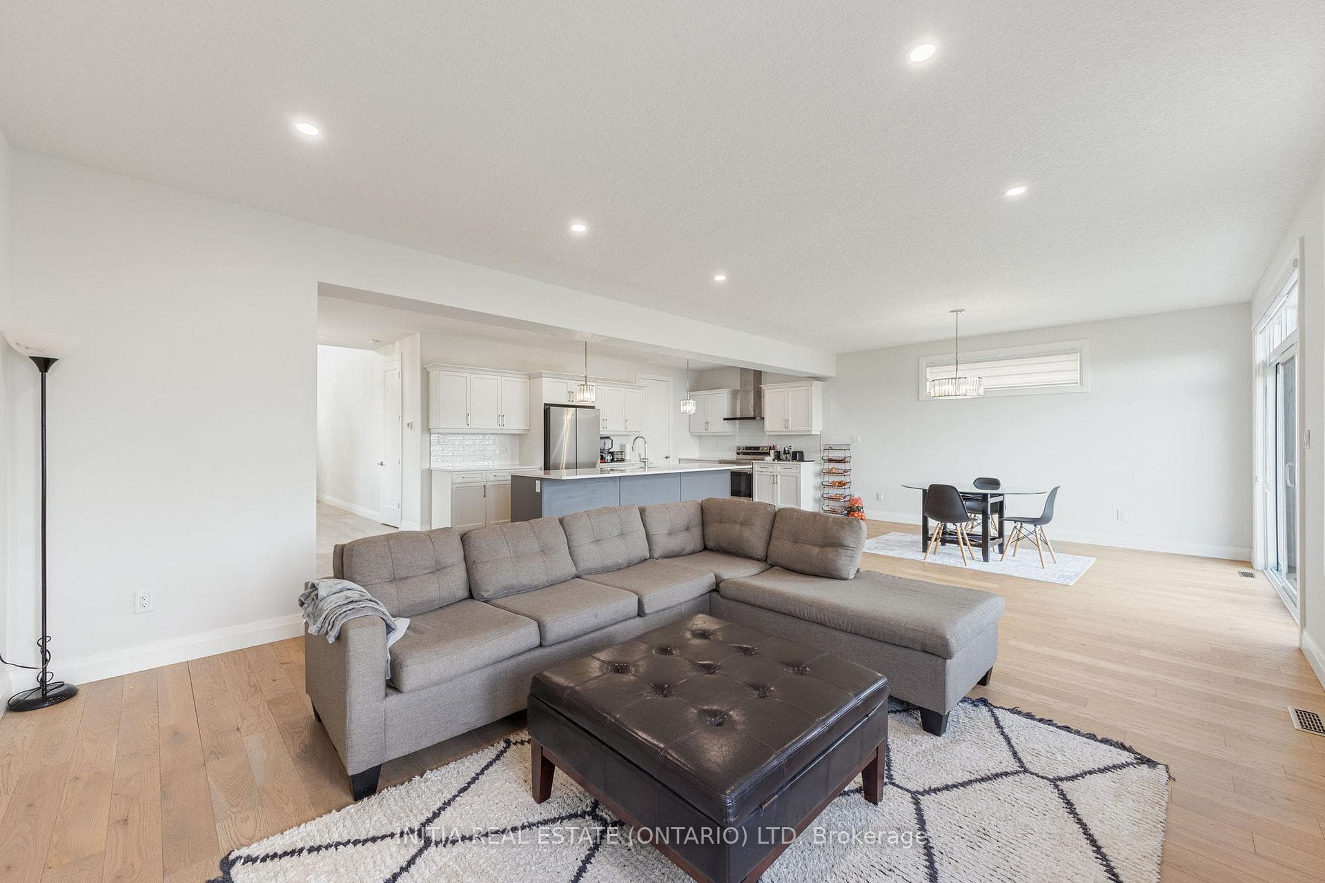 608 Sweetbay Crescent photo 12