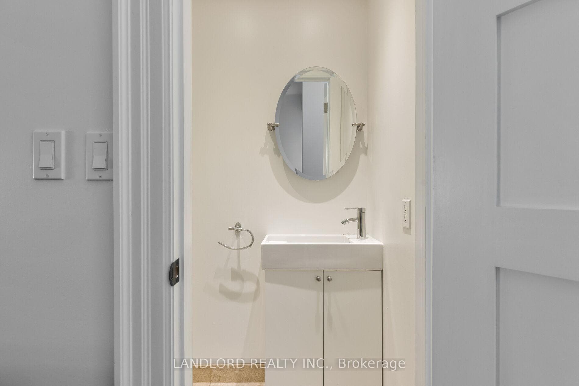 107A Scollard Street photo 23