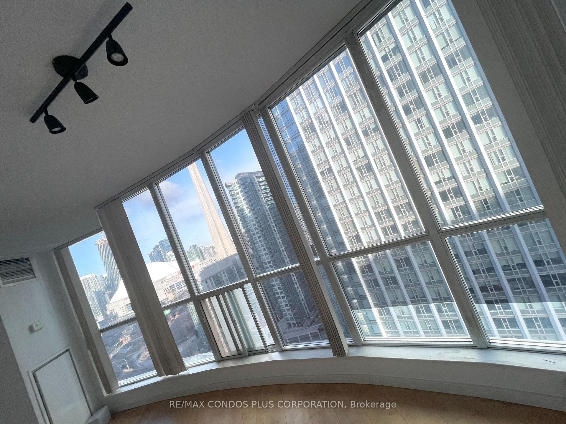 8 York Street Unit 2401 photo 7