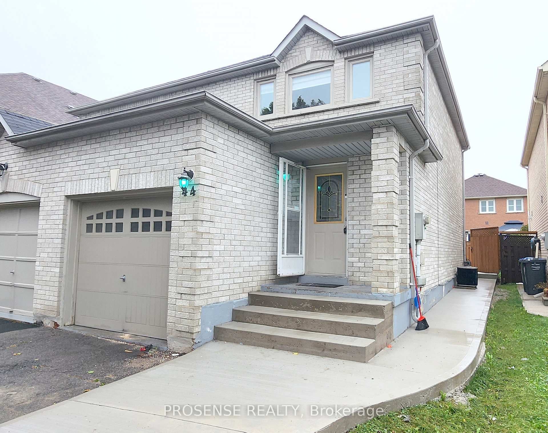 44 Carrie Crescent photo 3