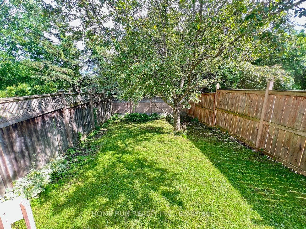 126 Daventry Crescent photo 26