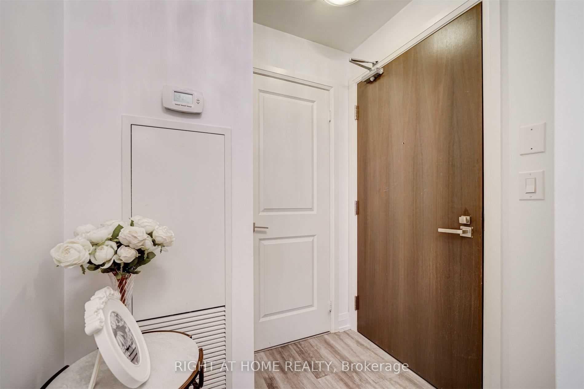 7171 Yonge Street Unit 511 photo 2