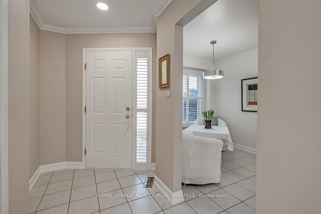 Spacious entrance wa