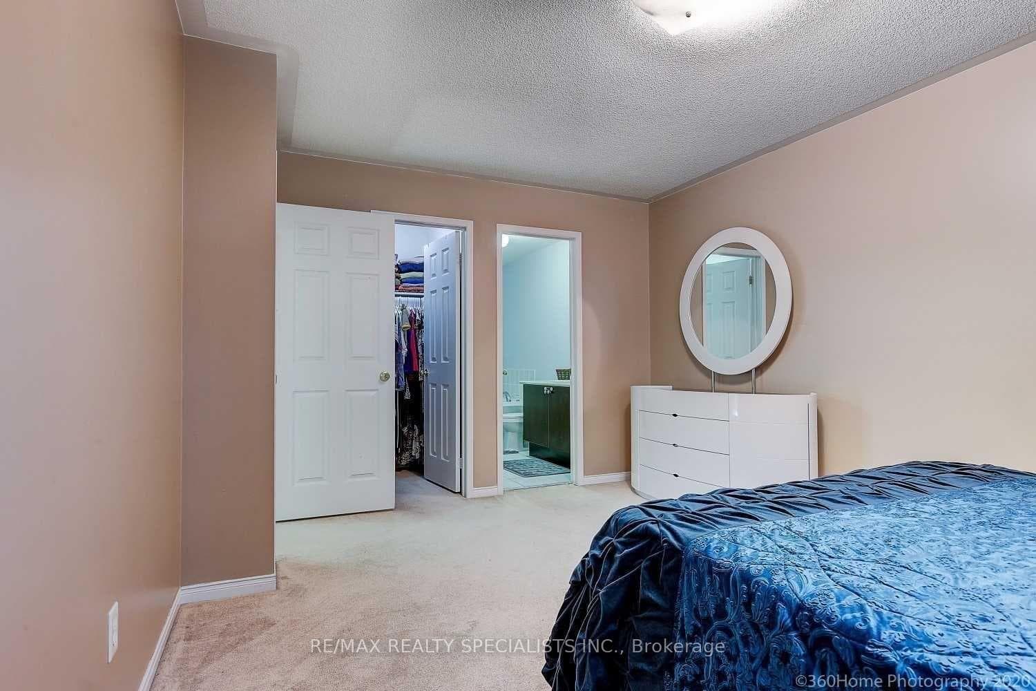 47 Commodore Drive photo 9