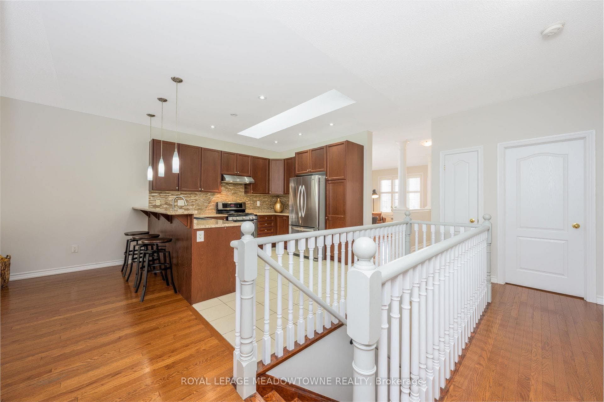 195 Minto Crescent photo 15