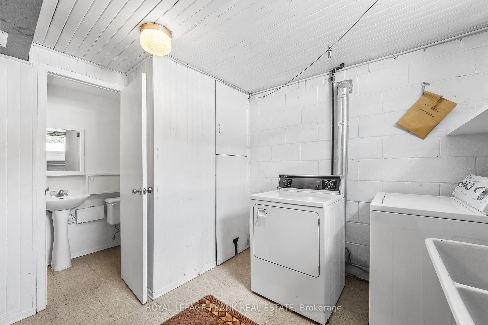119 Thorncliffe Street photo 41