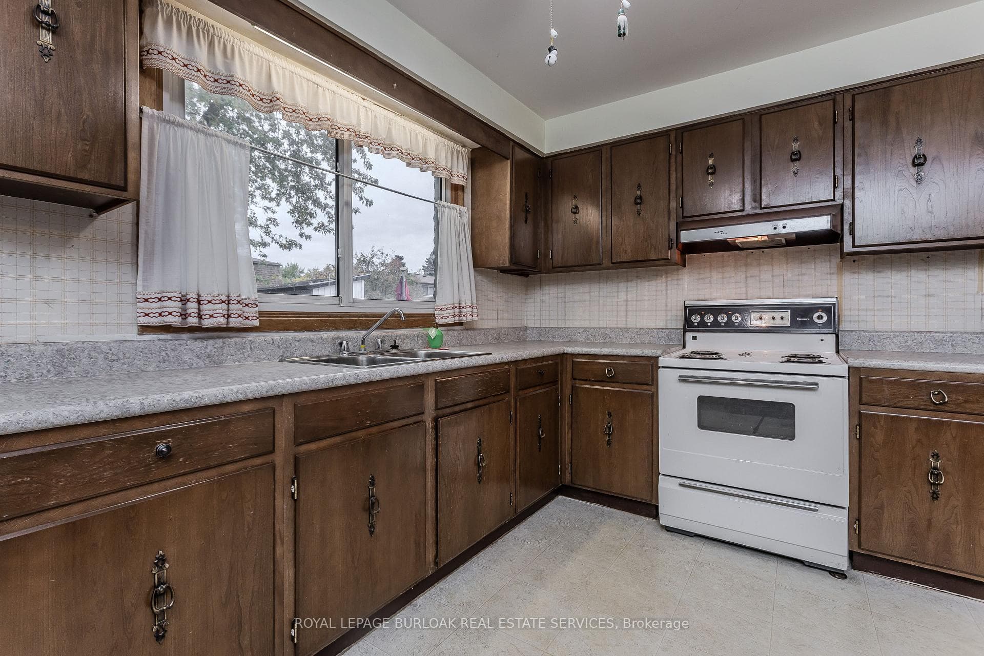 4048 Longmoor Drive photo 10