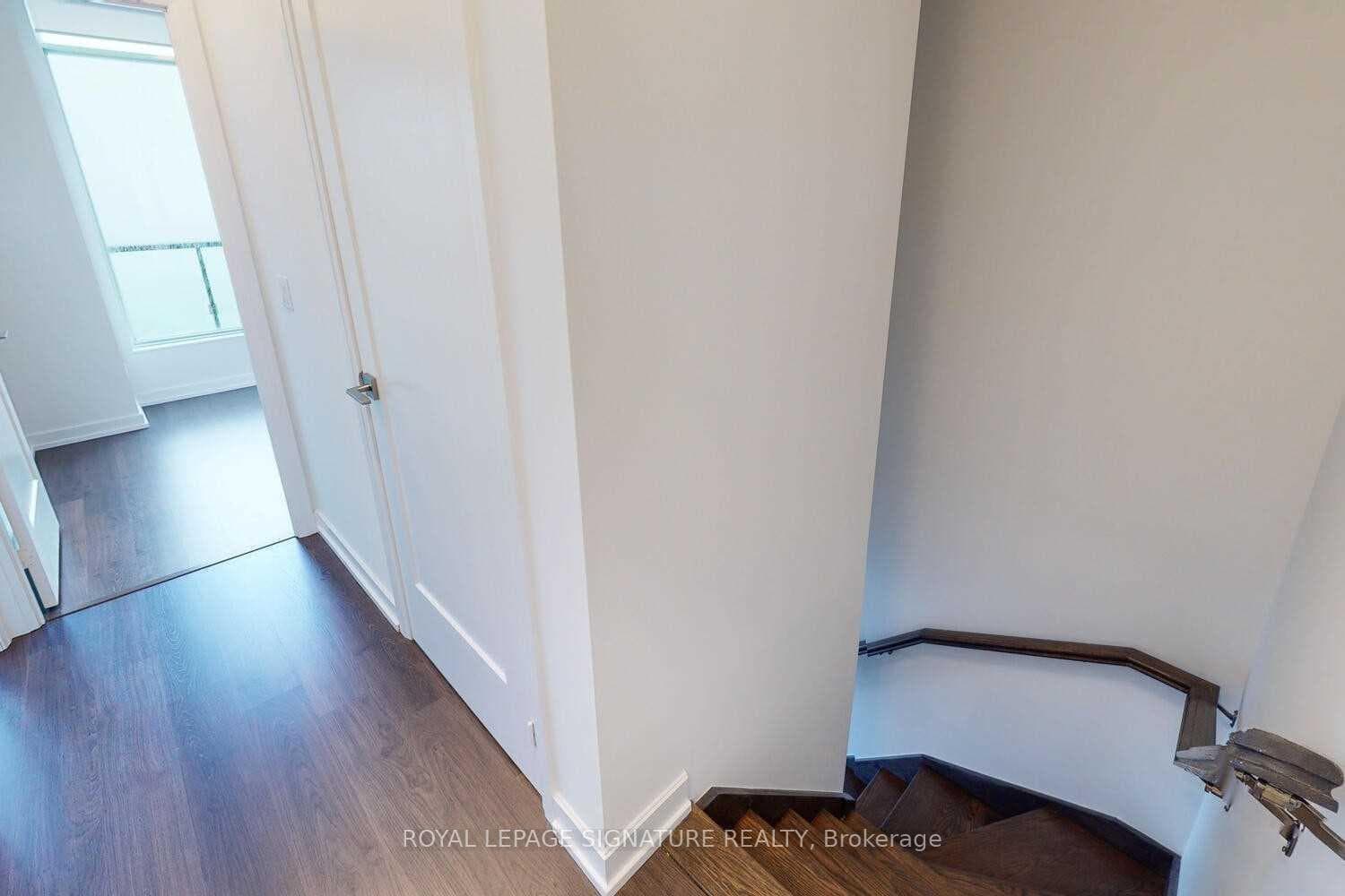 18 Erskine Avenue Unit 3401 photo 9