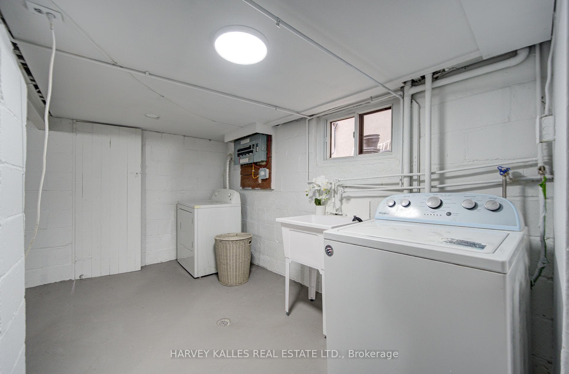 62 Roe Avenue photo 39