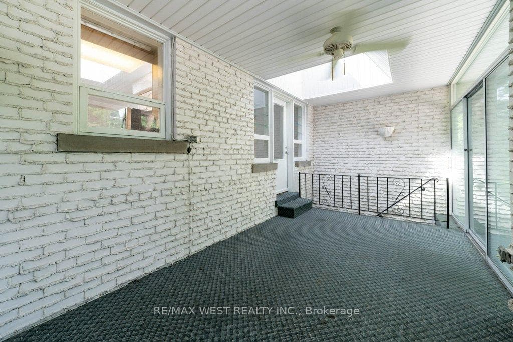 8 Farningham Crescent photo 26