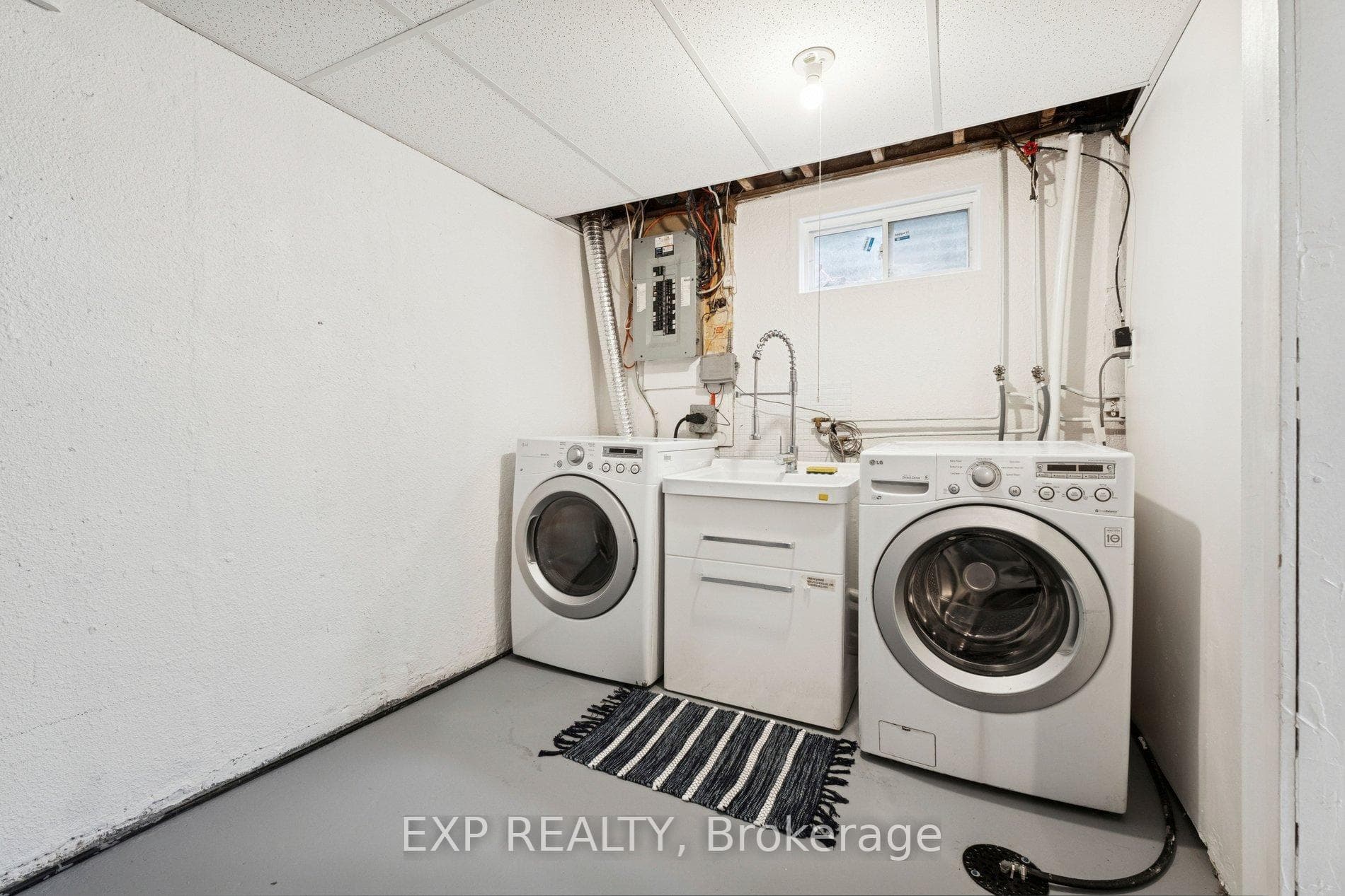 243 Coventry Court photo 35
