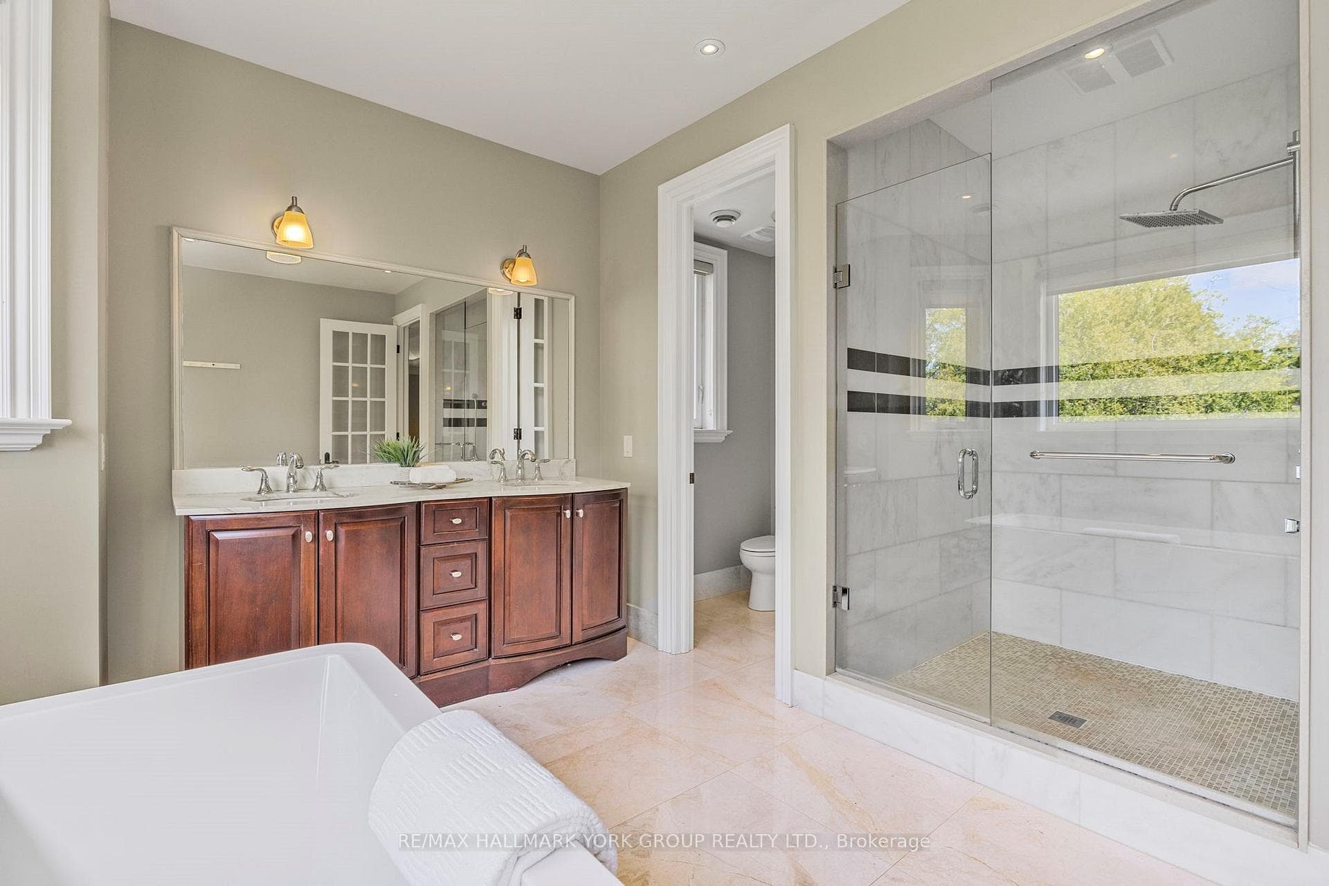 376A Drewry Avenue photo 32