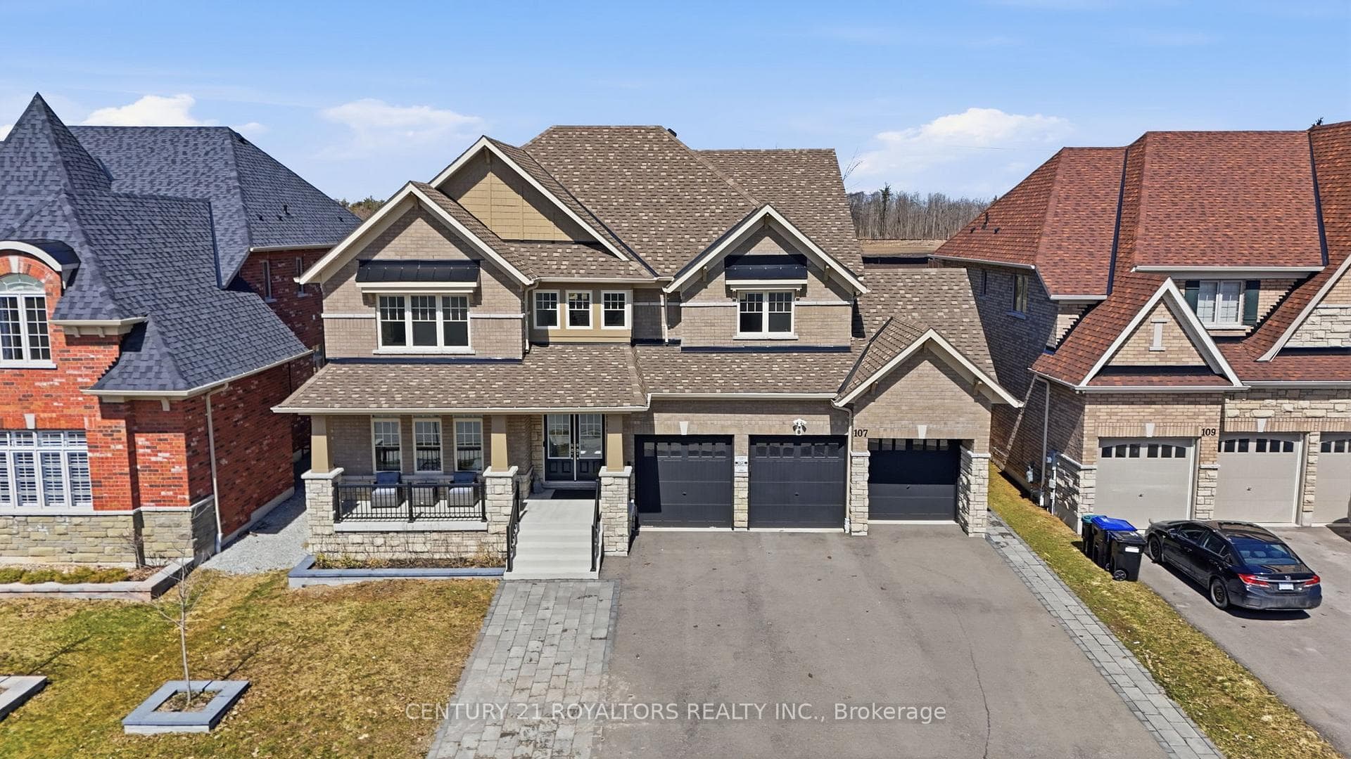 107 Rugman Crescent photo 2