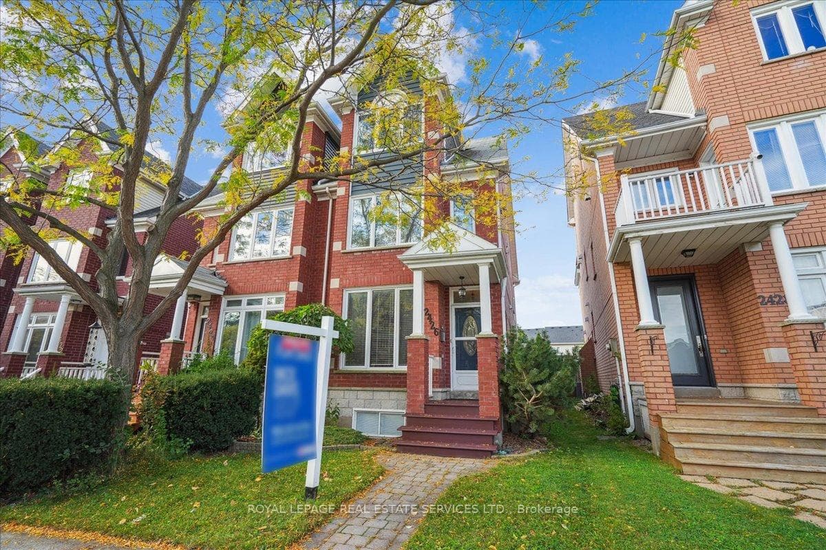 2426 The Promenade N/A photo 1