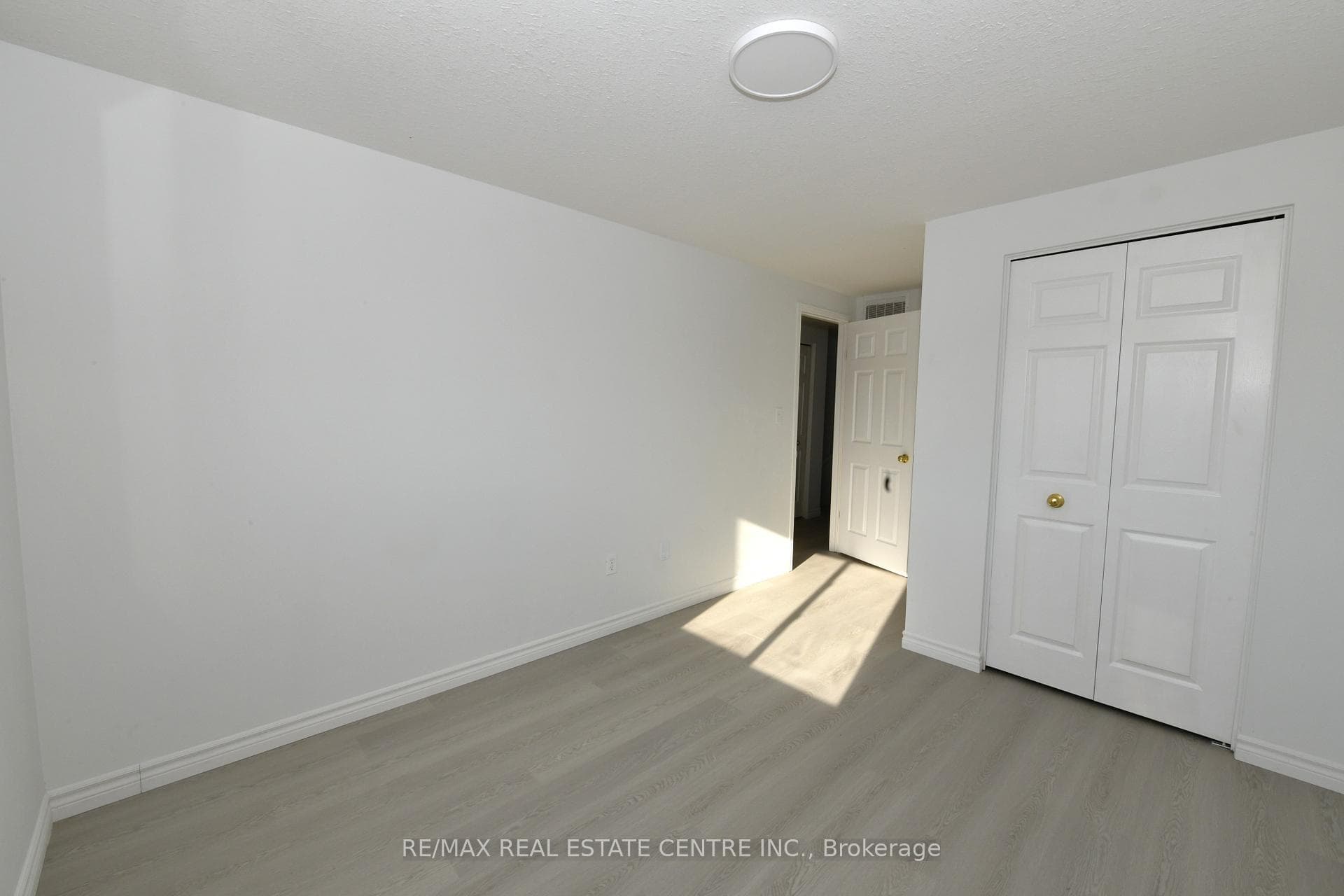 53 Foxglove Crescent photo 8