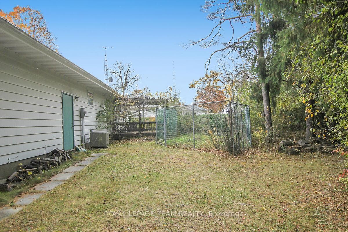 105 Snedden Drive photo 44