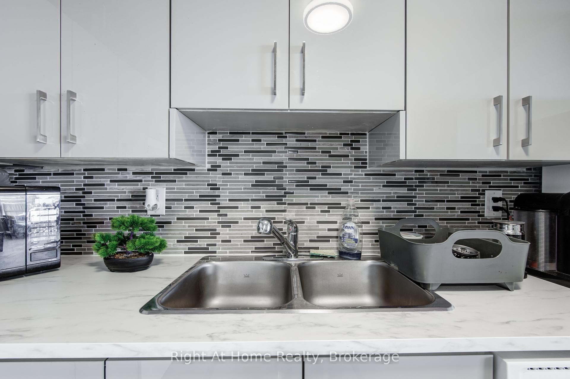 30 Chapman Court Unit 1104 photo 4